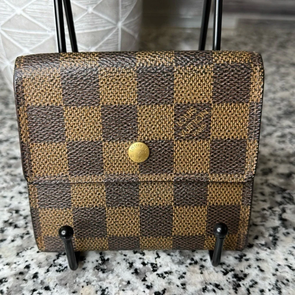 Louis Vuitton | Damier Portefeiulle Elise Bi Fold Compact Wallet SP0020
